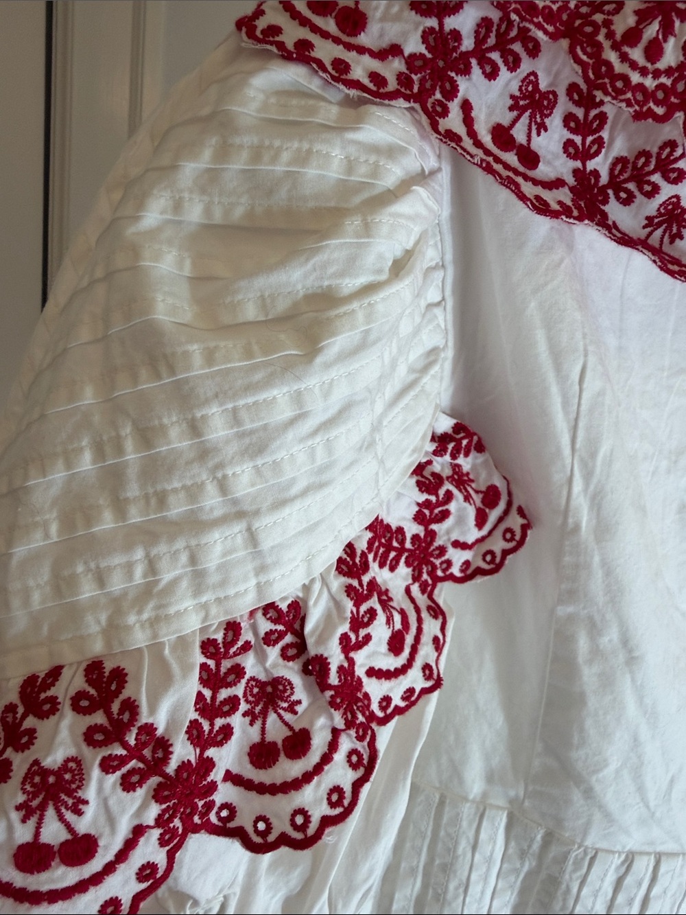 ADORABLE! Damson Madder White Cotton Blouse with Red Embroidered Collar - Picture 7 of 9